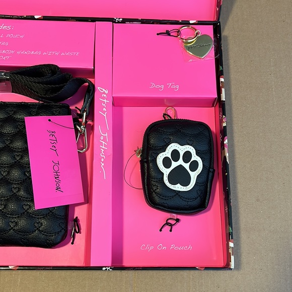 Betsey Johnson “The Pet Set” Black Crossbody Bag, Dog Tag & Keychain Pouch - Picture 4 of 16